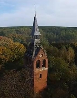 Małga, Ruinen des Kirchturms